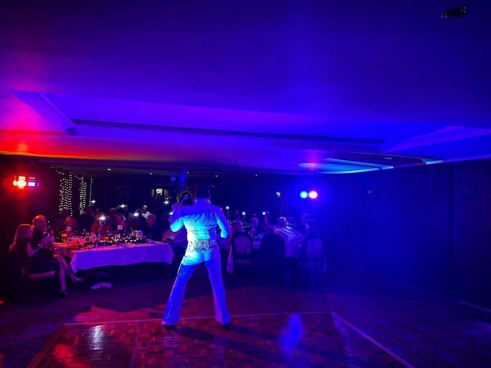 Фото Shillingford Bridge Hotel