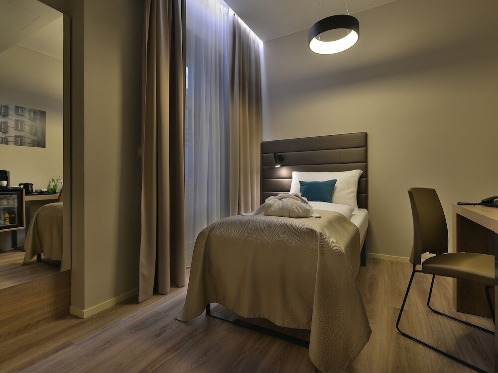 Фото EA Hotel New Town