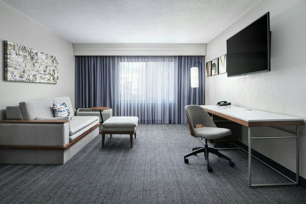 Фото Courtyard by Marriott Baton Rouge Siegen Lane