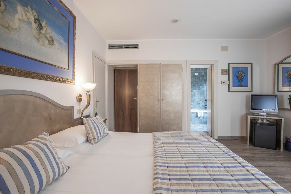 Фото Hotel Amadeus