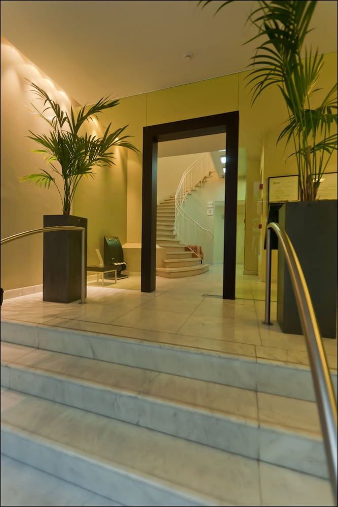 Фото B-aparthotel Grand Place