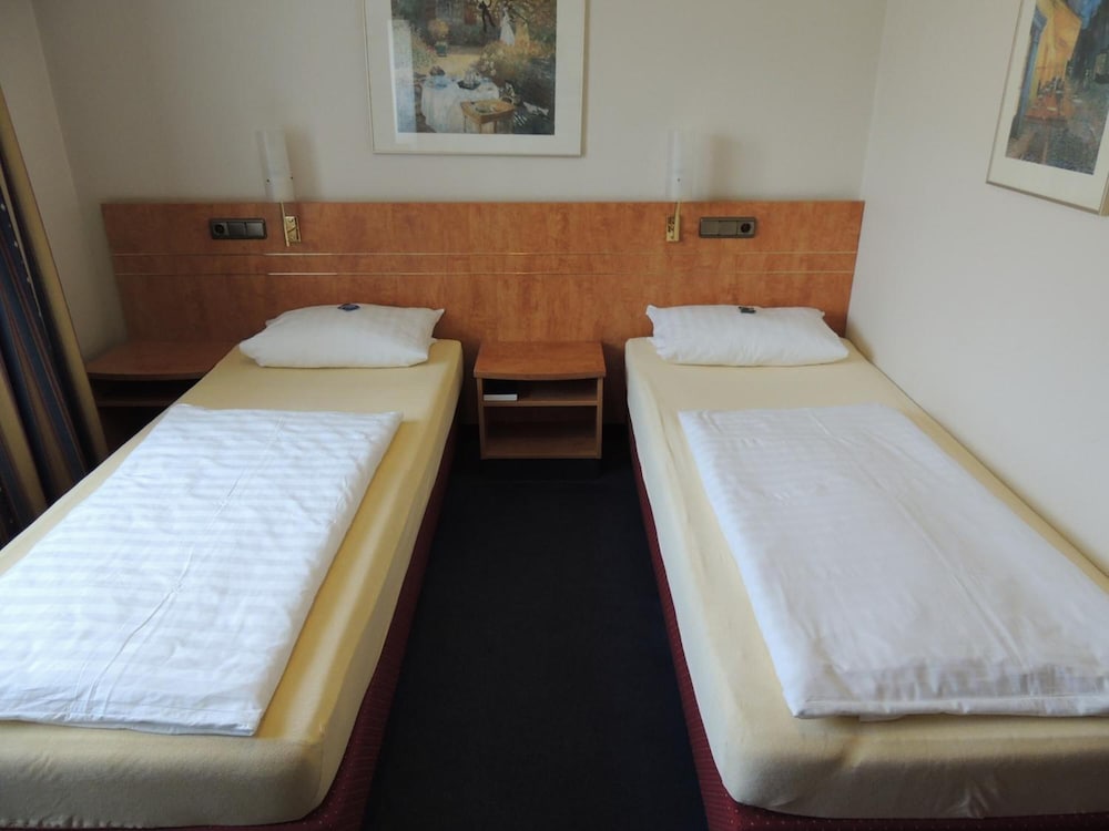 Фото Airport Businesshotel Koeln