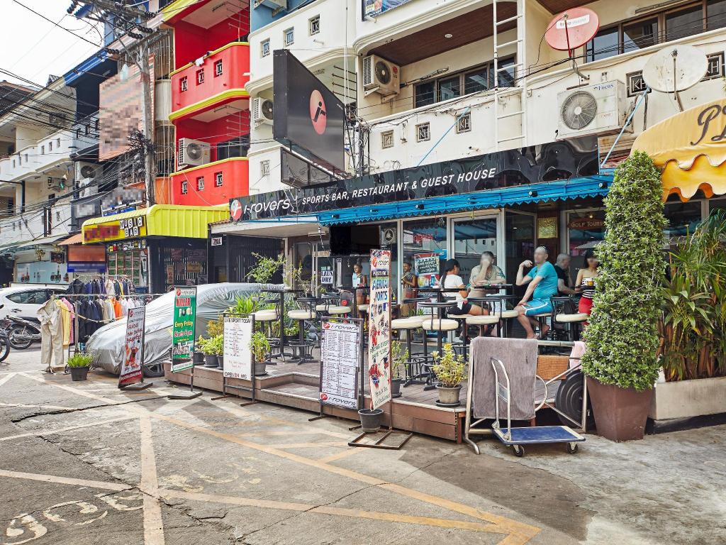 Фото I-Rovers Sports Bar & Guesthouse