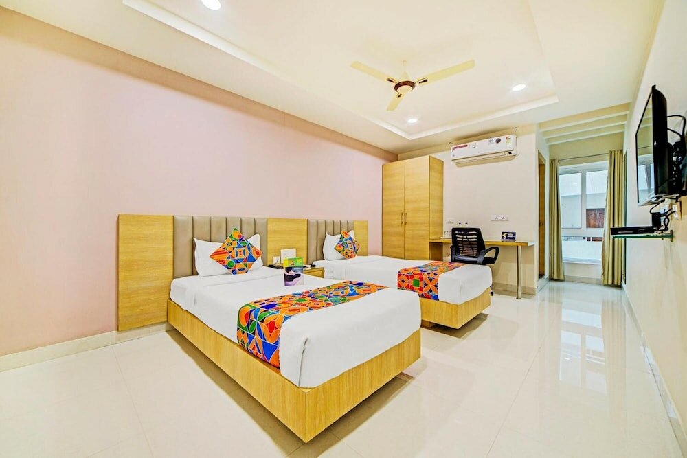 Фото Veeraj Suites