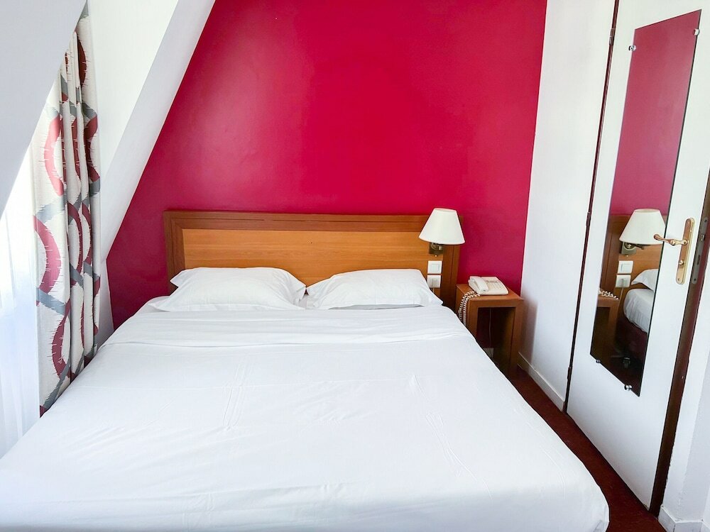 Фото La Dépendance