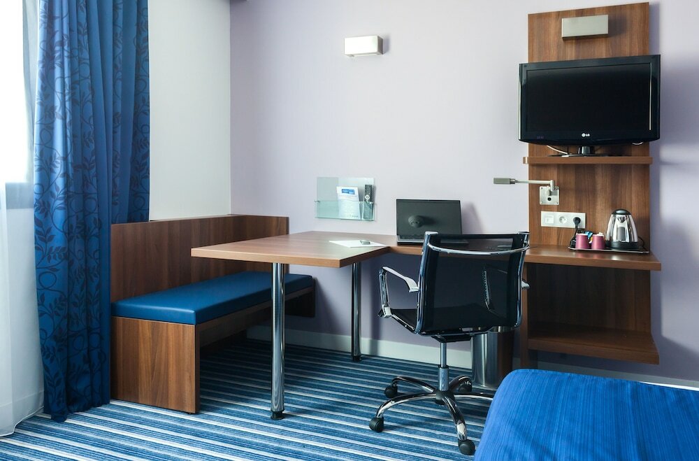 Фото Holiday Inn Express Montpellier - Odysseum