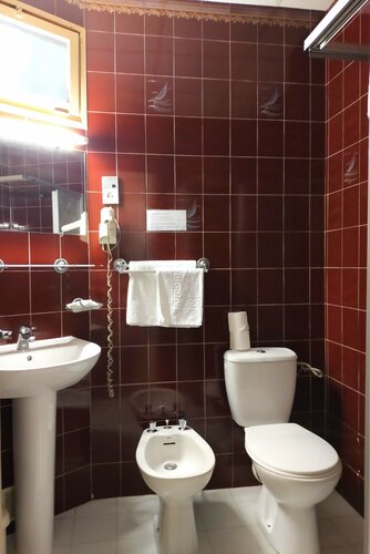 Гостиница Au Nouvel Hotel в Тулоне
