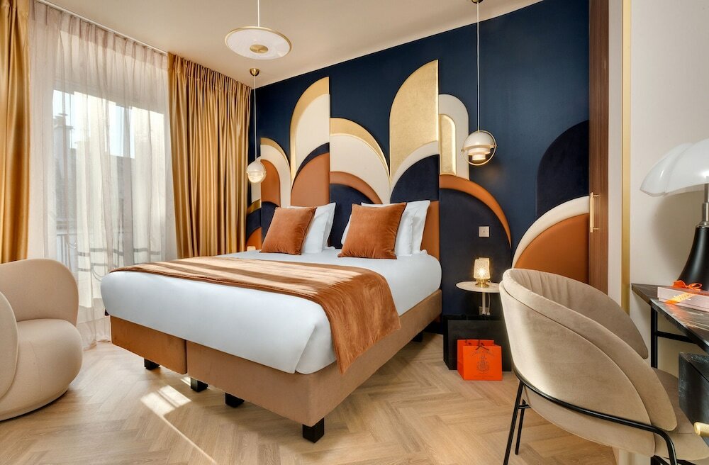 Фото Artemisia Montmartre