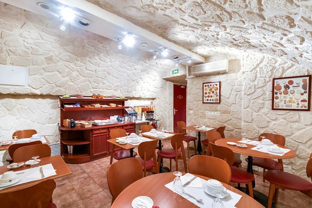 Фото La Dépendance