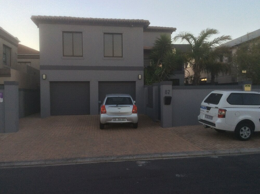 Фото Melkbosch Guesthouse