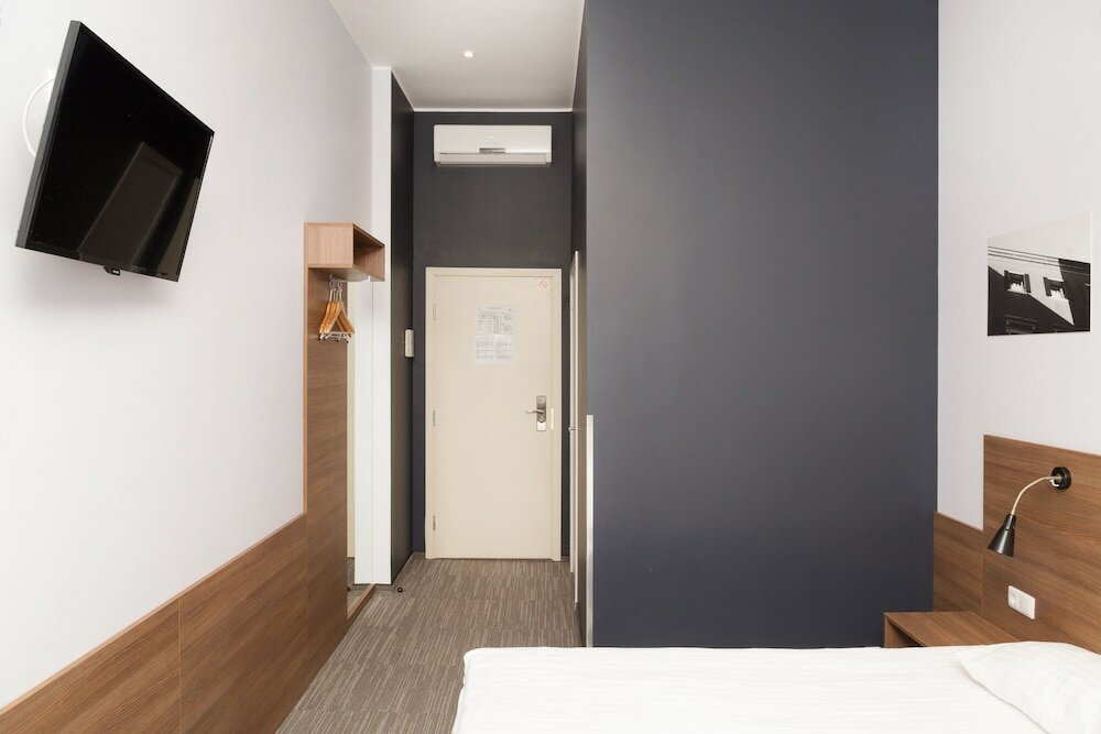 Фото Corner Hotel