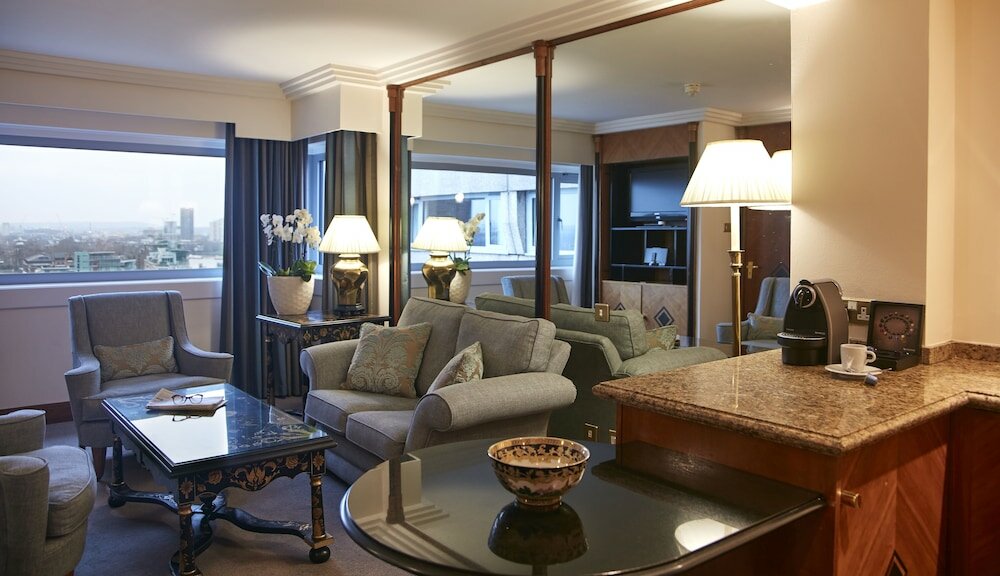 Фото The Tower Hotel