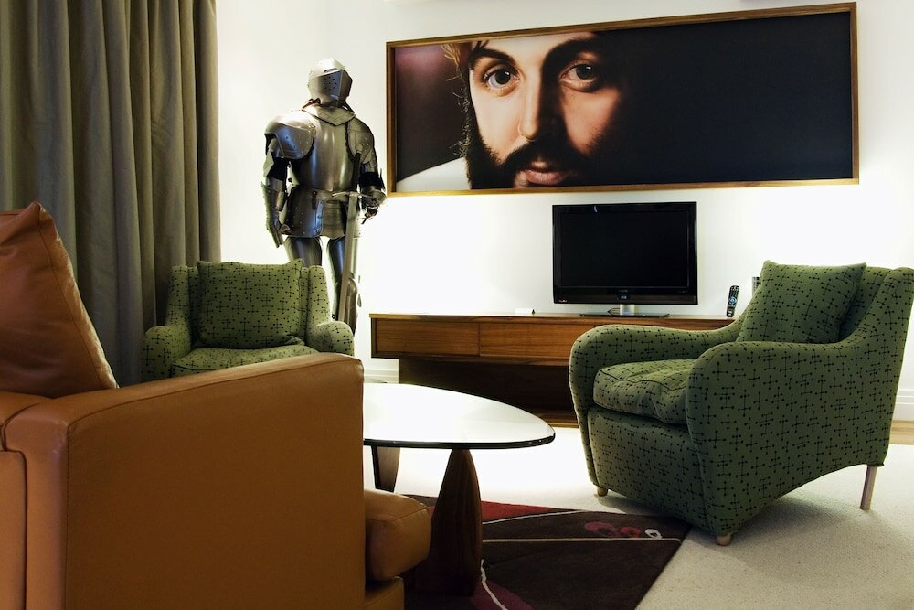 Фото Hard Days Night Hotel