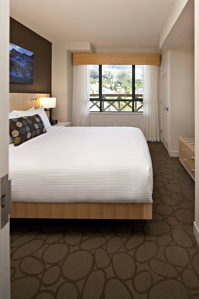 Фото Delta Hotels by Marriott Whistler Village Suites
