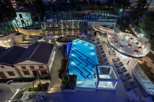 Гостиница DoubleTree by Hilton Hotel Kusadasi в Кушадасы