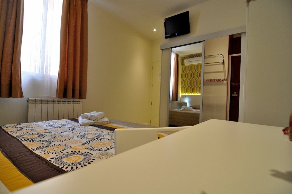 Фото Far Home Plaza Mayor Hostel