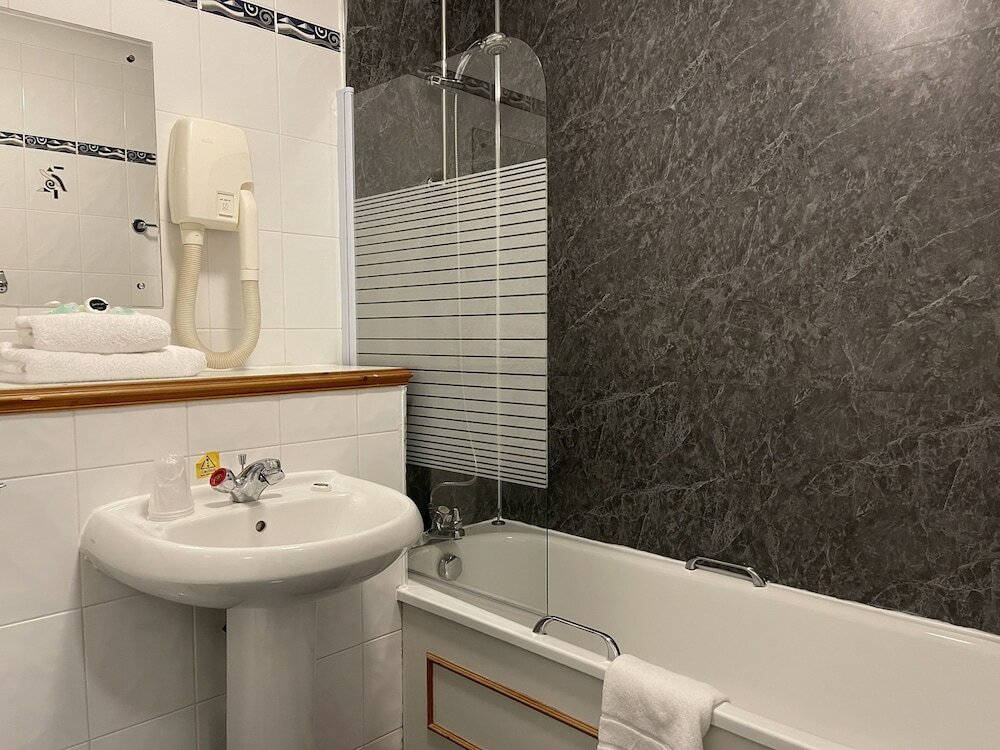 Фото Castlecary House Hotel