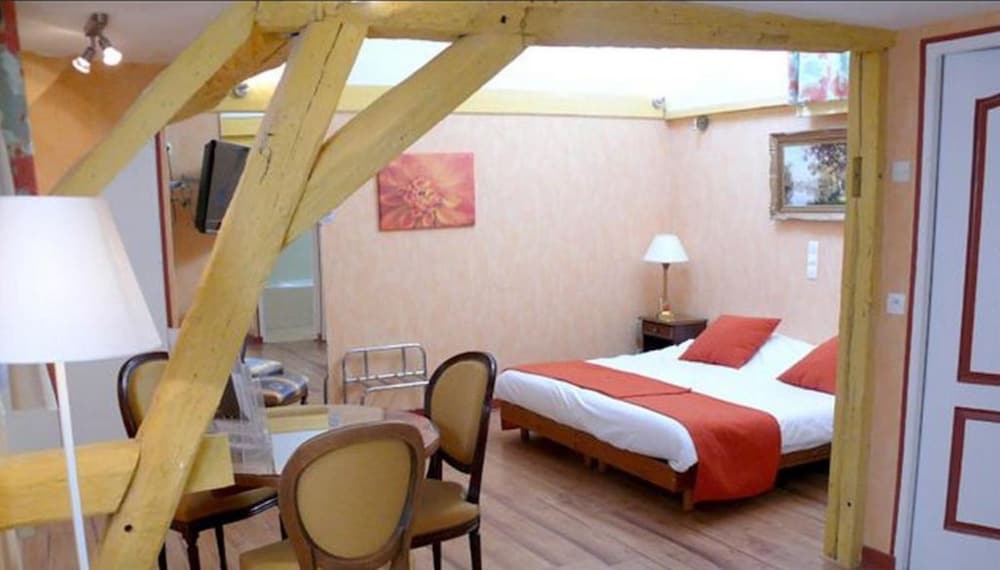 Фото Brit Hôtel Les Comtes de Champagne Centre Historique