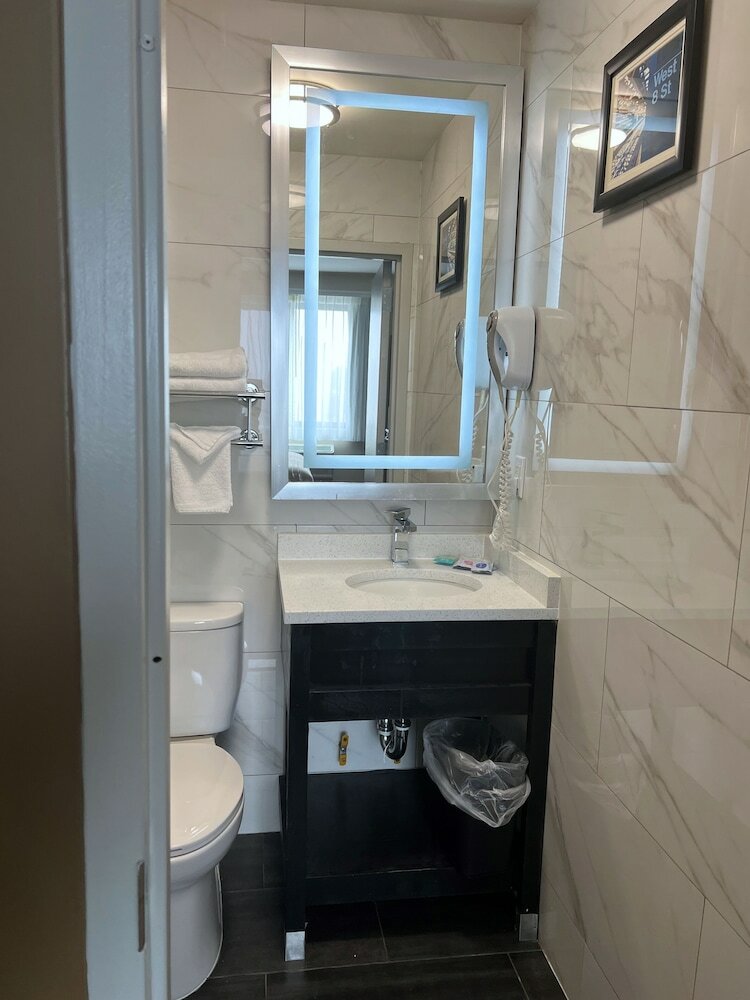 Фото Lotus Blu Inn & Suites