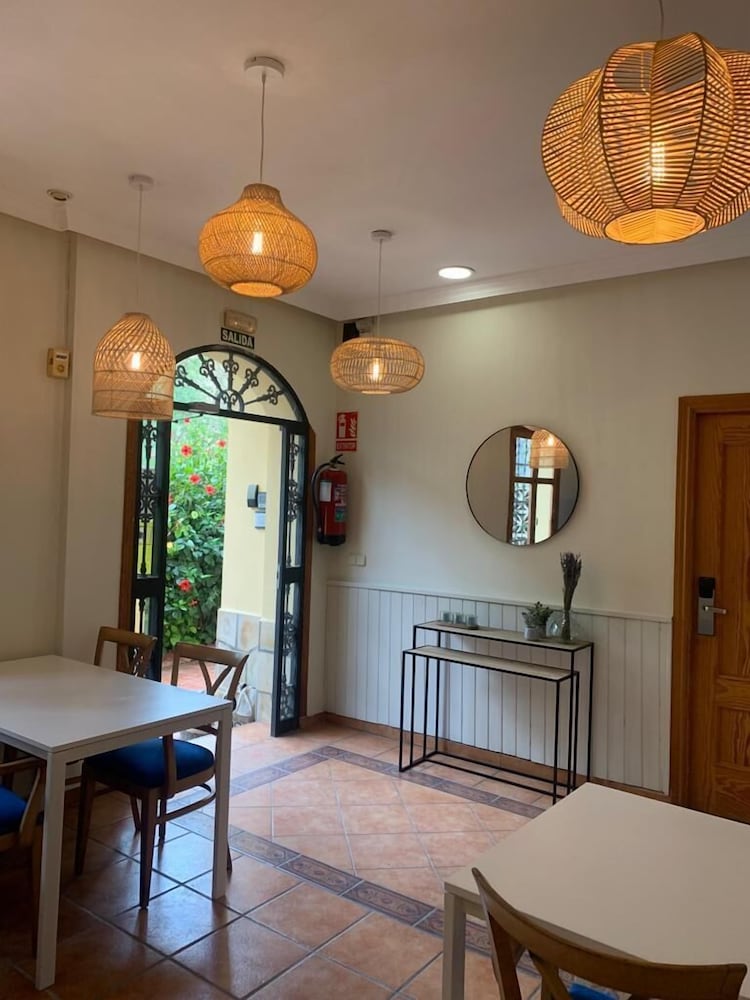 Фото Hostal Moscatel