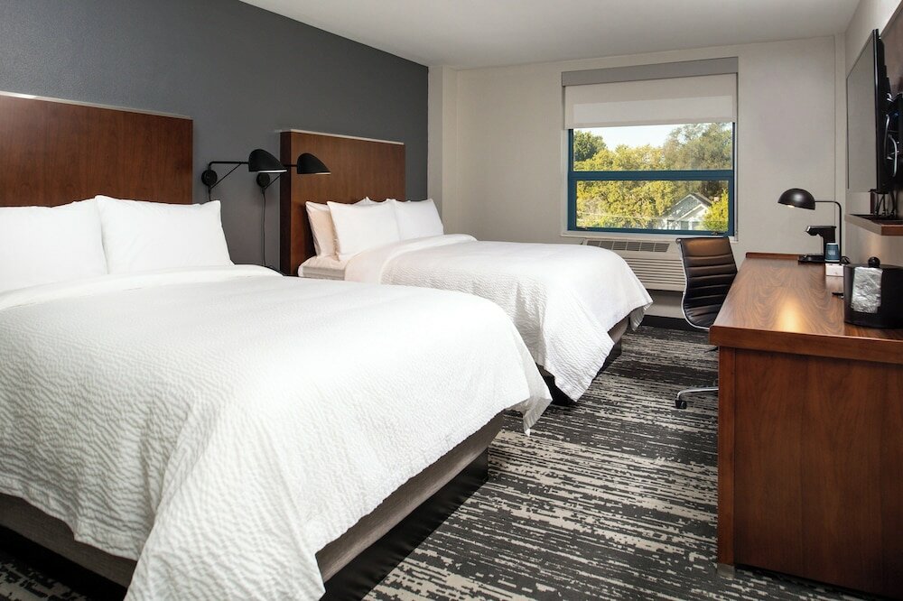 Фото Four Points by Sheraton Omaha Midtown