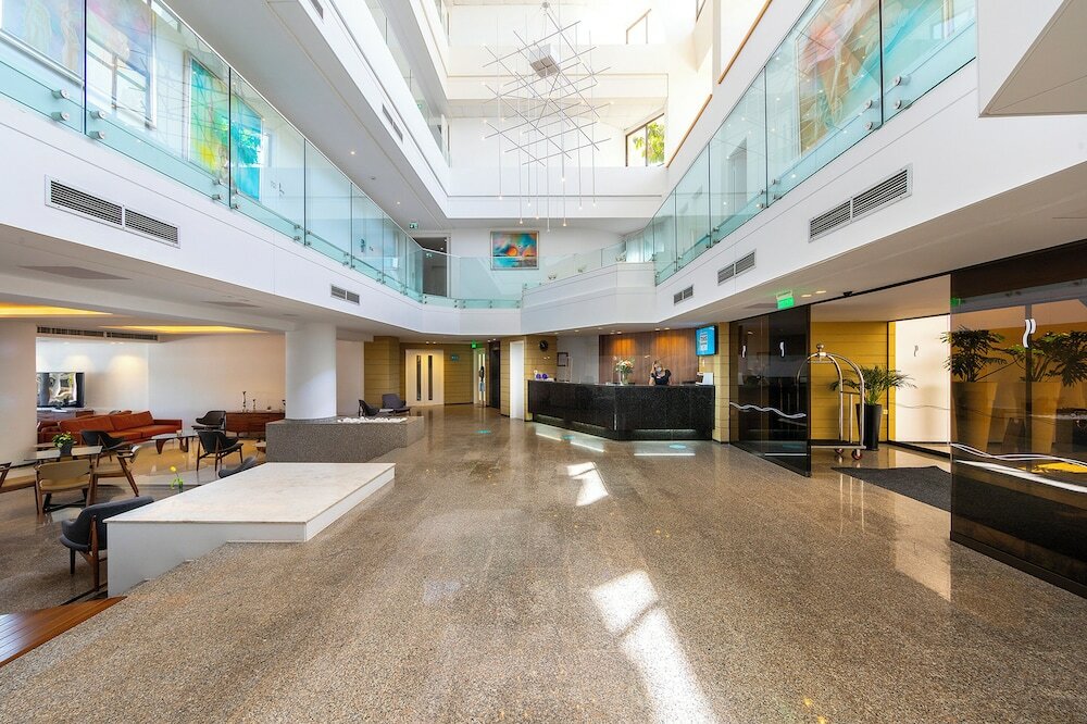 Фото Crystal Springs Beach Hotel