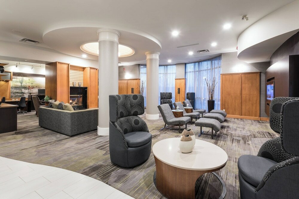 Фото Courtyard by Marriott Toronto Vaughan