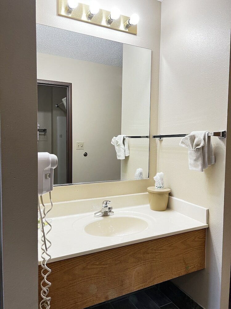 Фото Designer Inn & Suites