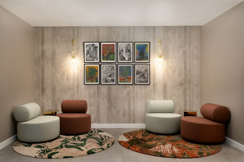 Фото The Lincoln Suites