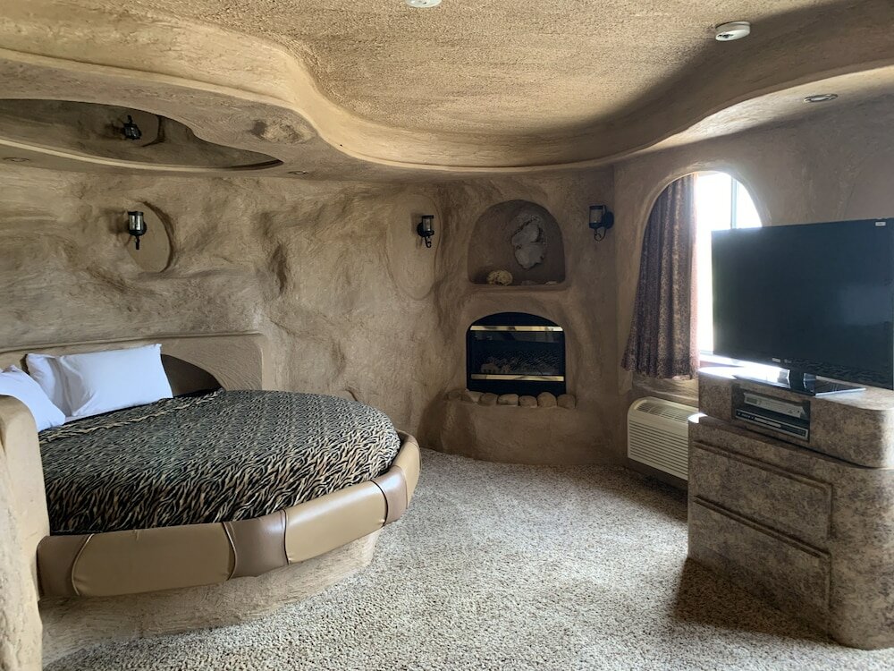 Фото Designer Inn & Suites