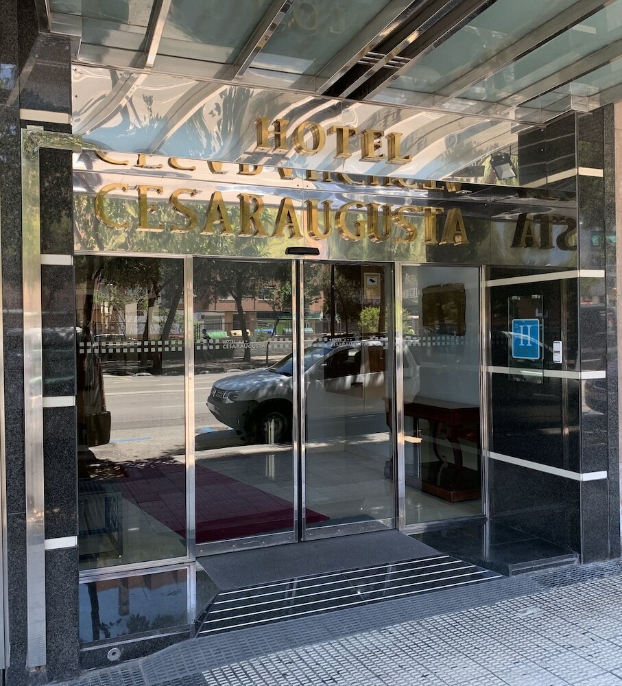 Фото Hotel Cesaraugusta