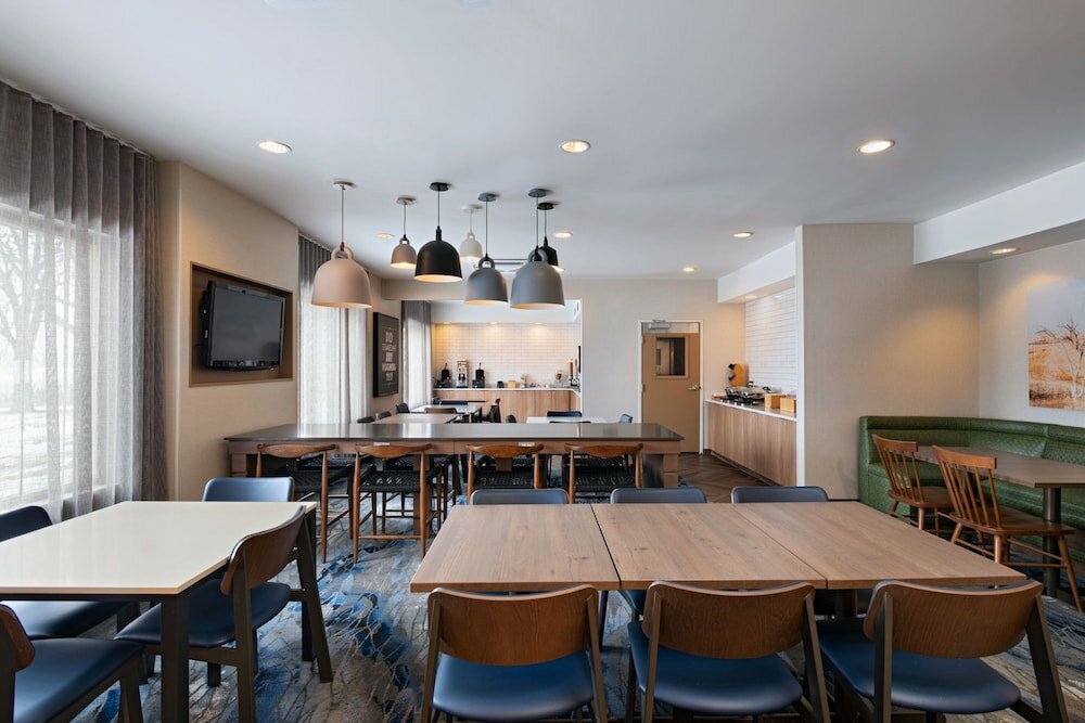 Фото Fairfield Inn by Marriott Kansas City Airport