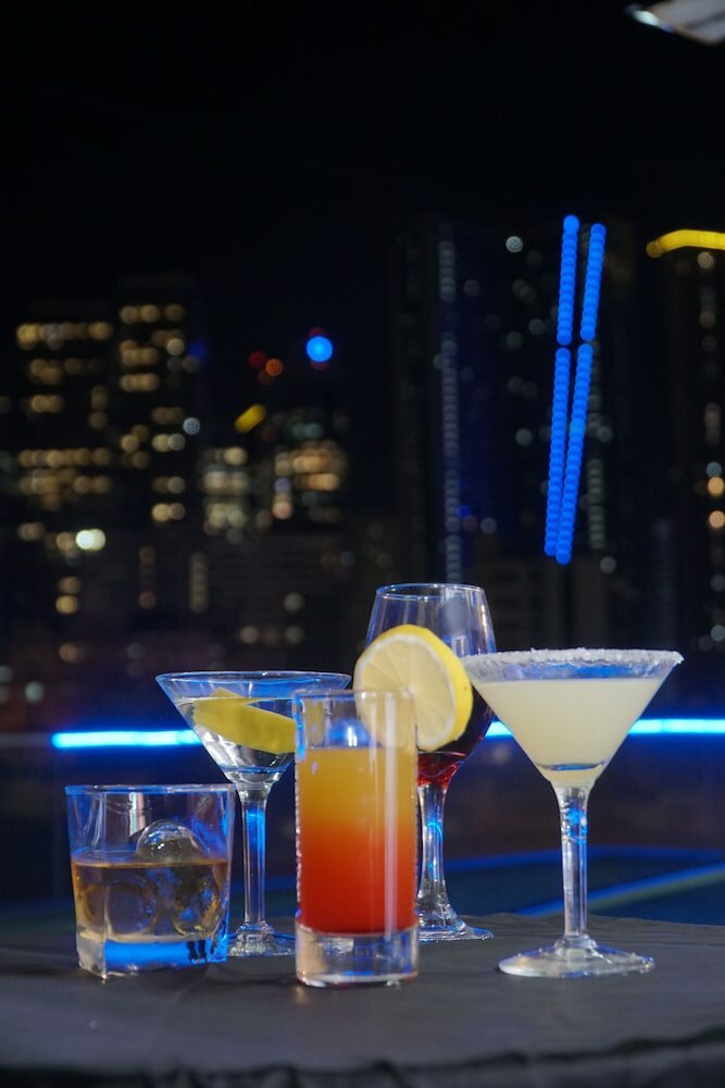 Фото Jade Hotel & Suites