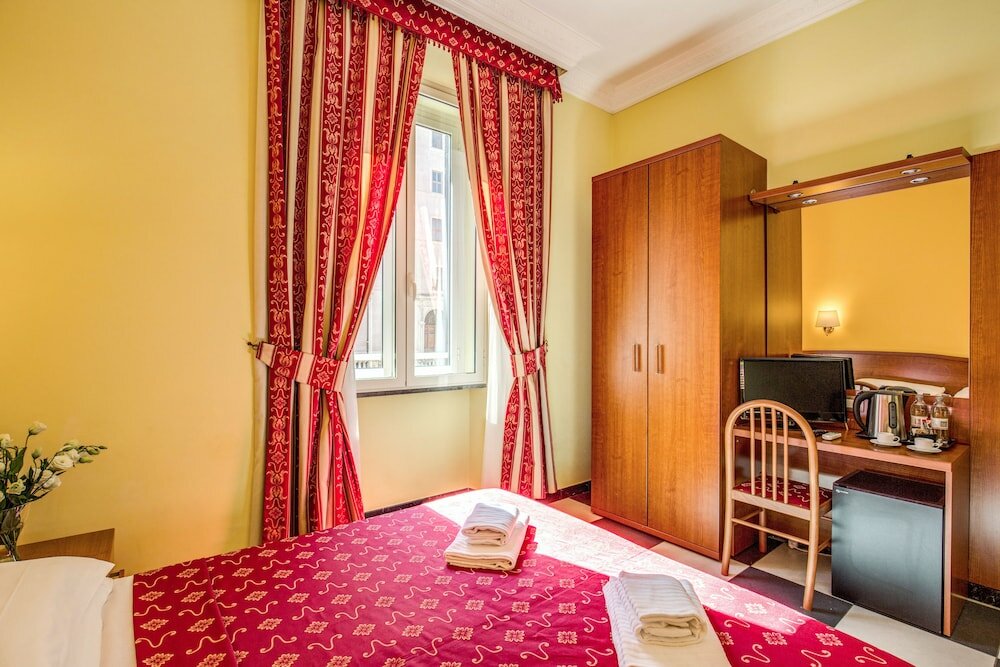 Фото Hotel Centro Cavour Roma