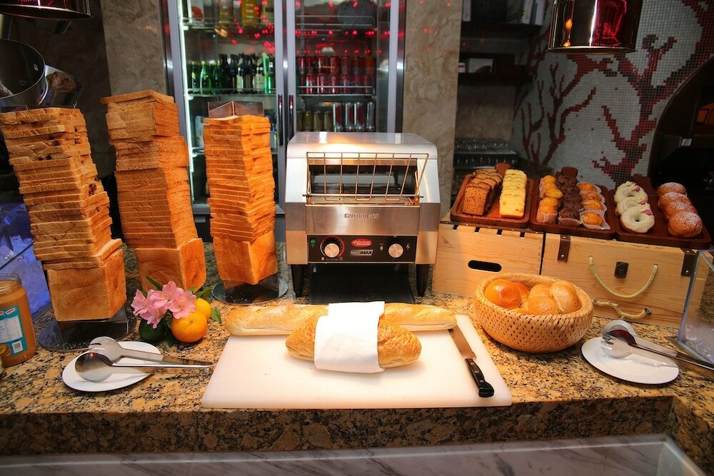 Фото Ramada Plaza by Wyndham Shanghai Pudong Airport