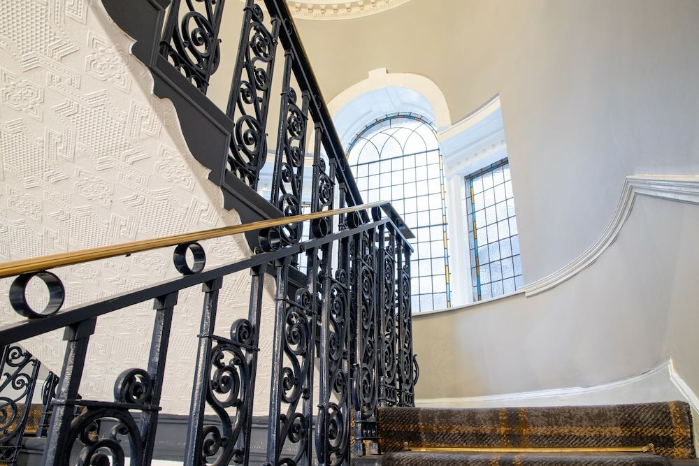 Фото Arnos Manor Hotel