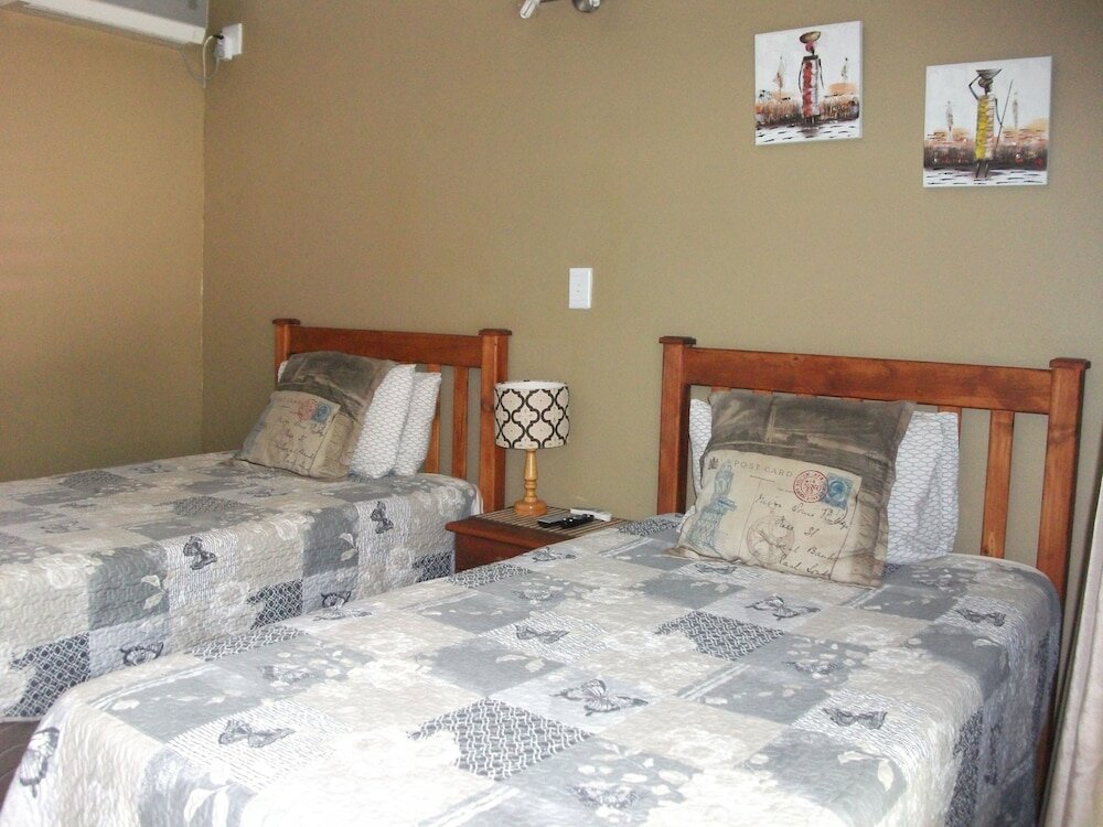 Фото Meerkat Manor