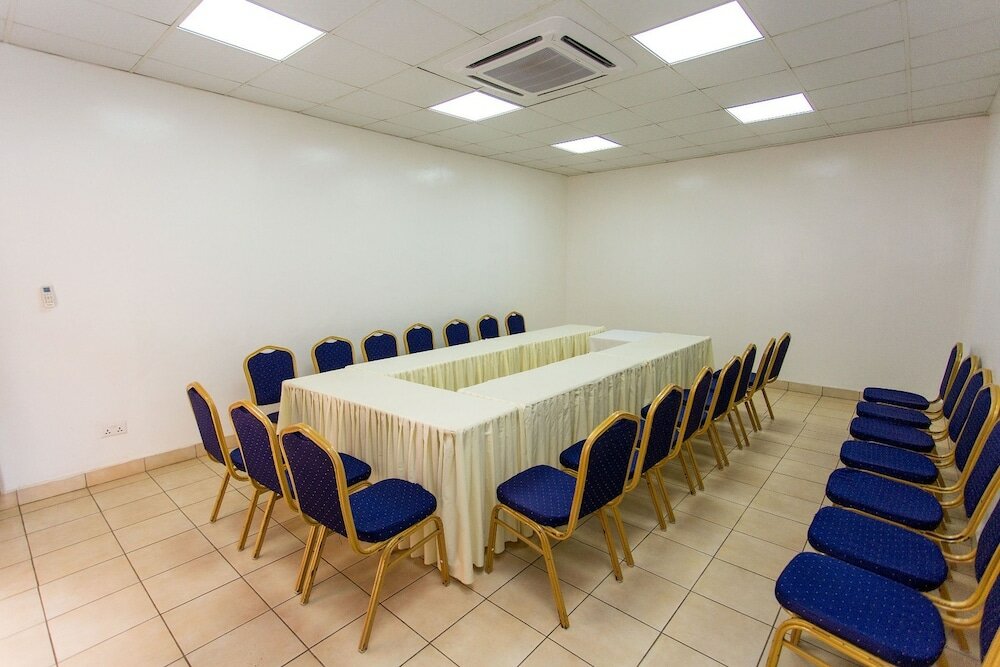 Фото Quiet Haven Hotel