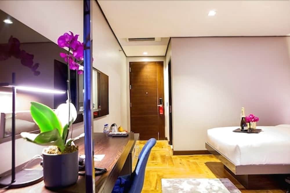 Фото Ramada Encore by Wyndham Makati