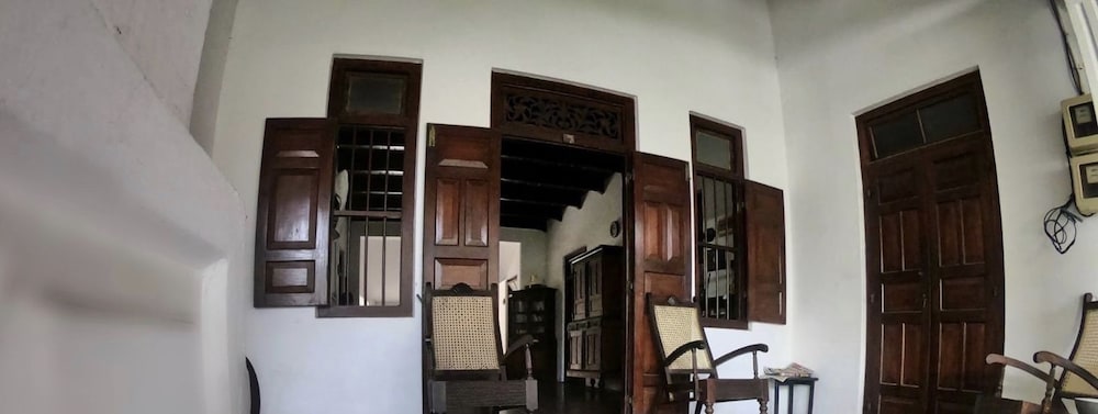 Фото Curry Bowl Restaurant & Turtles Rest