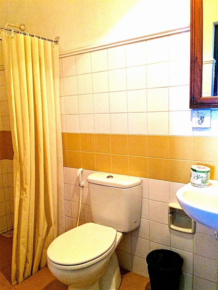 Фото Curry Bowl Restaurant & Turtles Rest