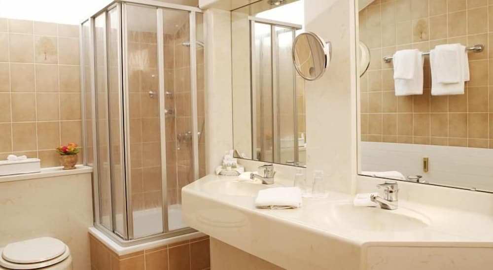 Фото Admiral Hotel