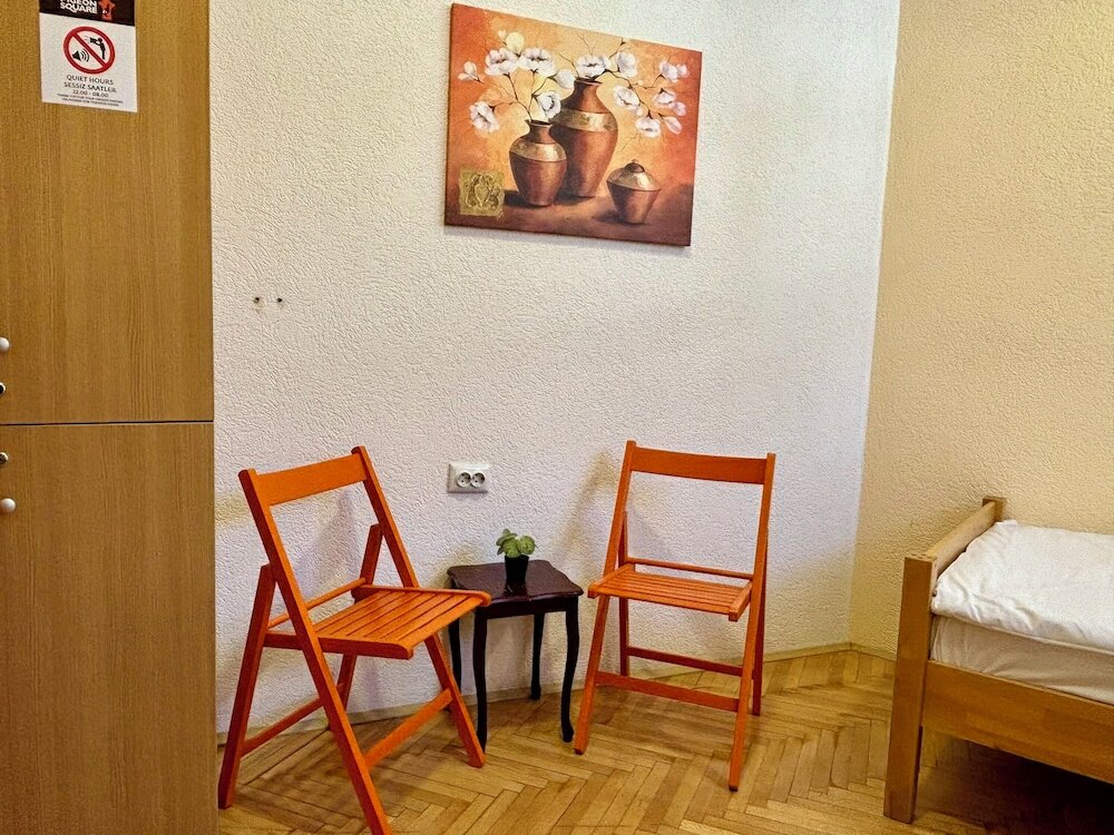 Фото Pigeon Square Rooms