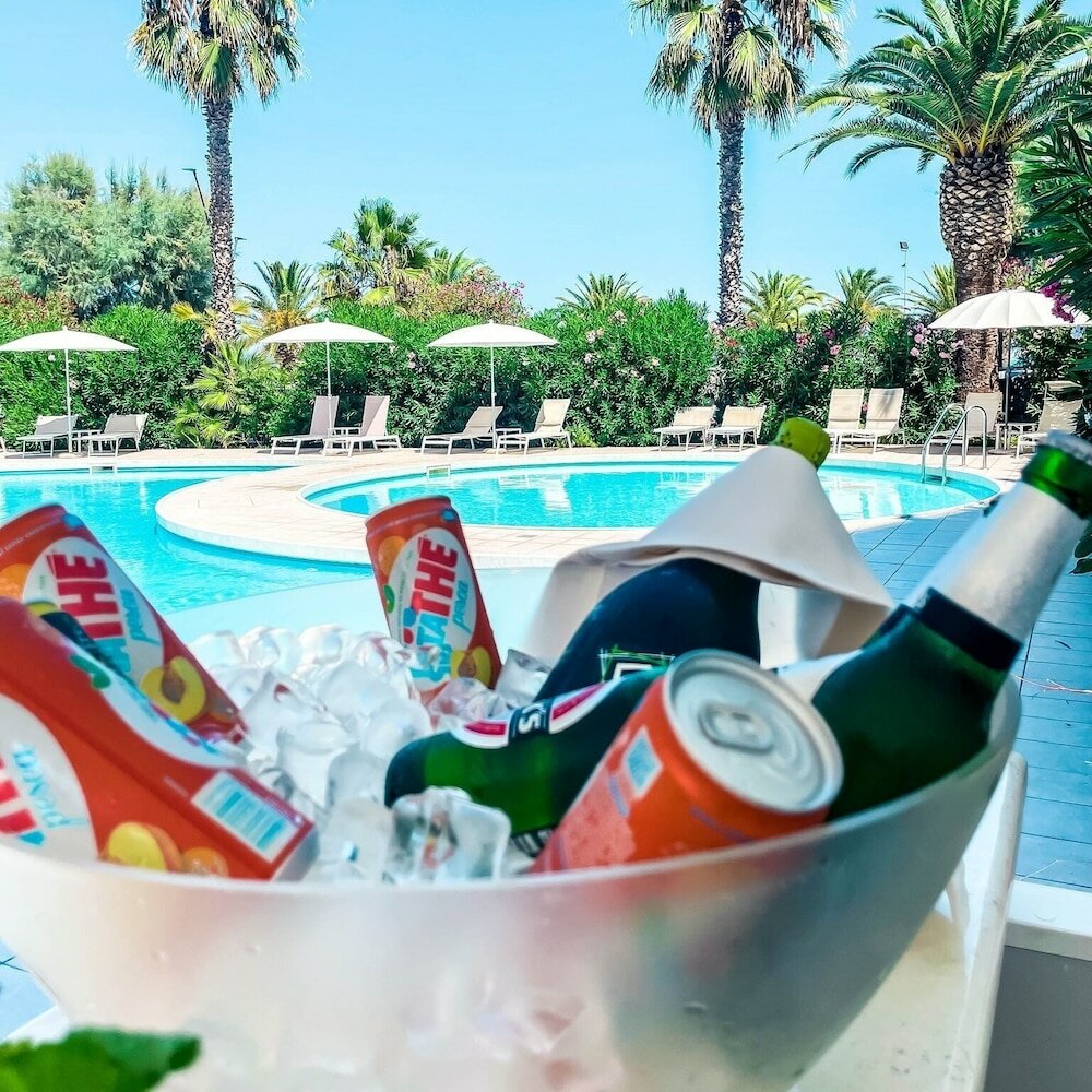 Фото International