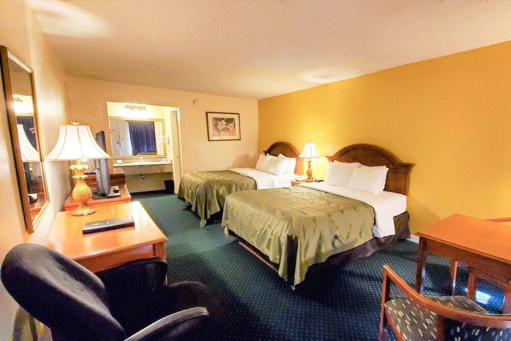 Фото Quality Inn near Manatee Springs State Park