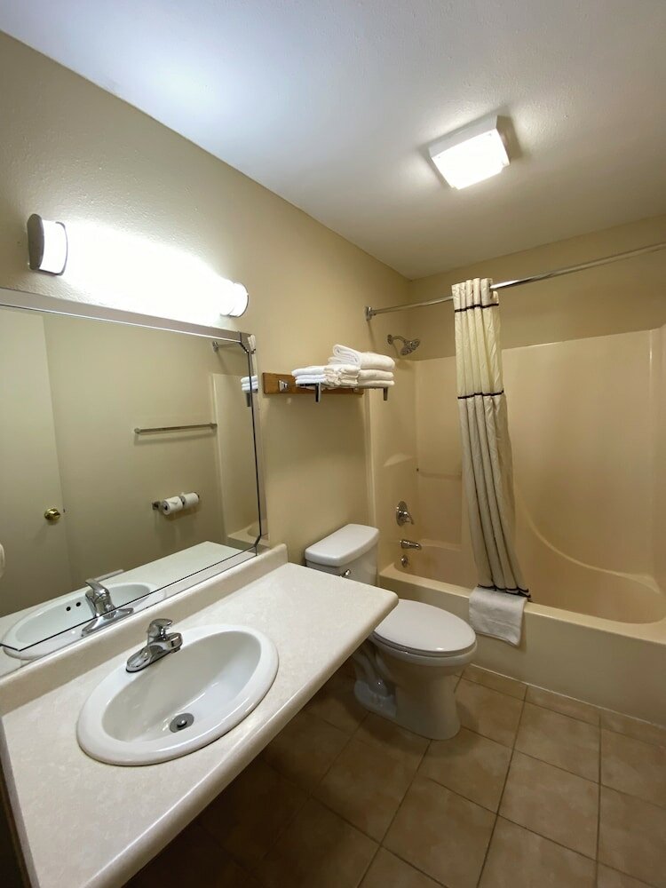 Фото Econo Lodge Massena Hwy 37