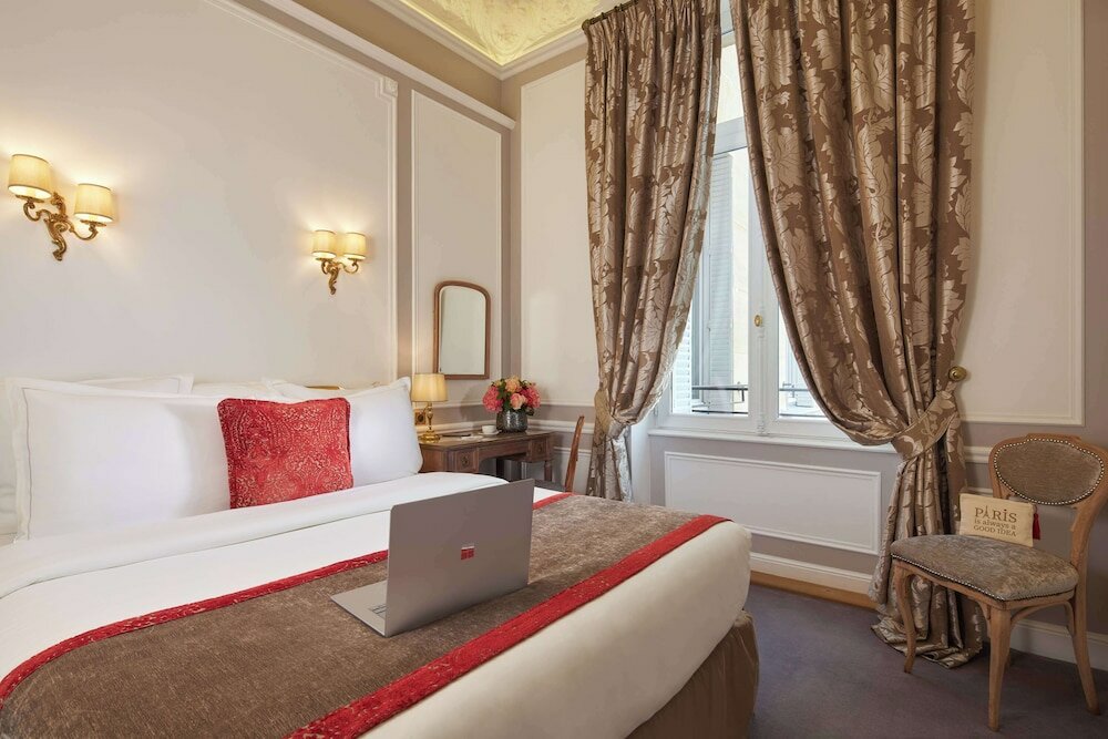 Фото Regina Louvre