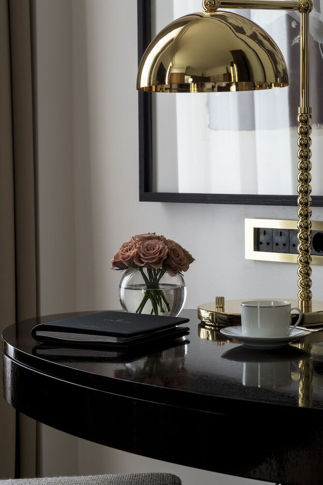 Фото Four Seasons Hotel London at Ten Trinity Square