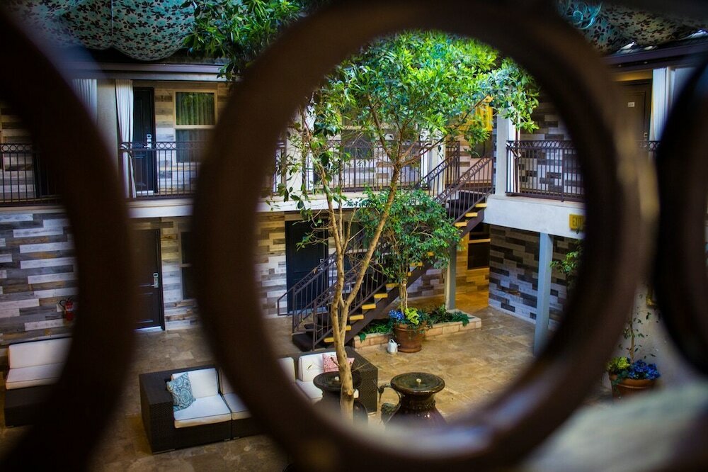 Фото L. A. Sky Boutique Hotel
