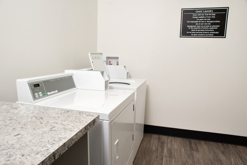 Фото Encore Suites by Service Plus Inns